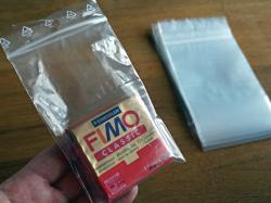 En utilisant des sachets zip