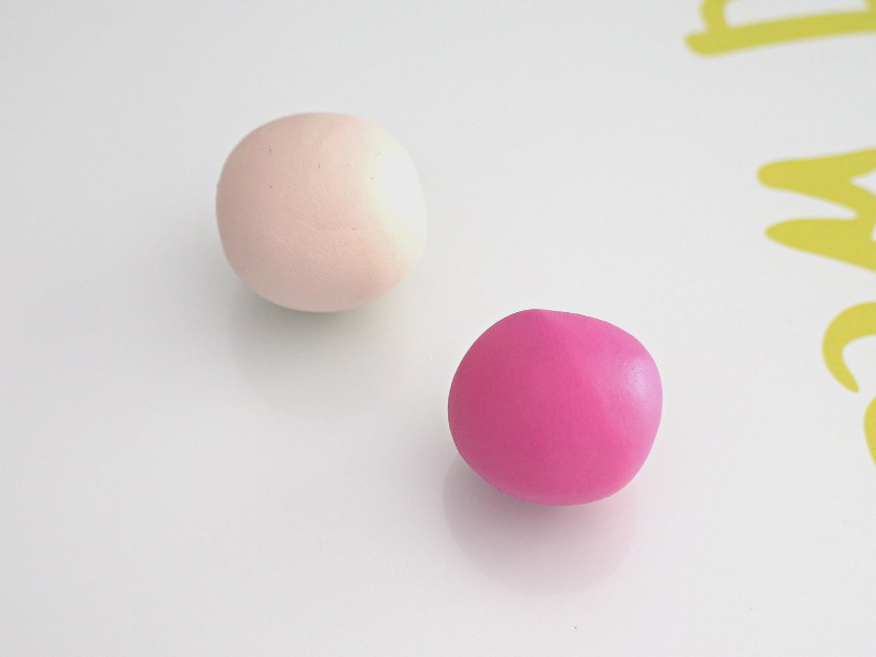 Malaxer 2 boules de Fimo