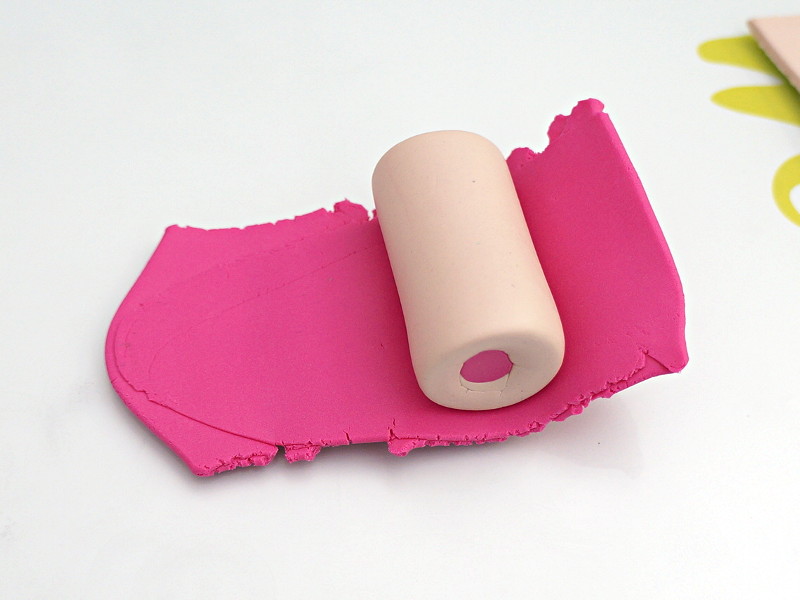 Enrouler le crayon avec la plaque de Fimo