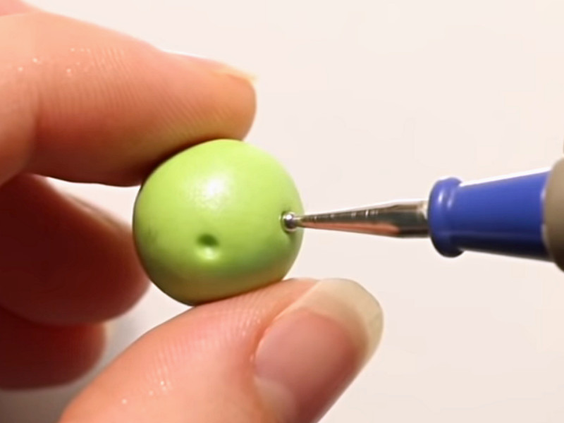 Créer les orbites avec un dotting-tool