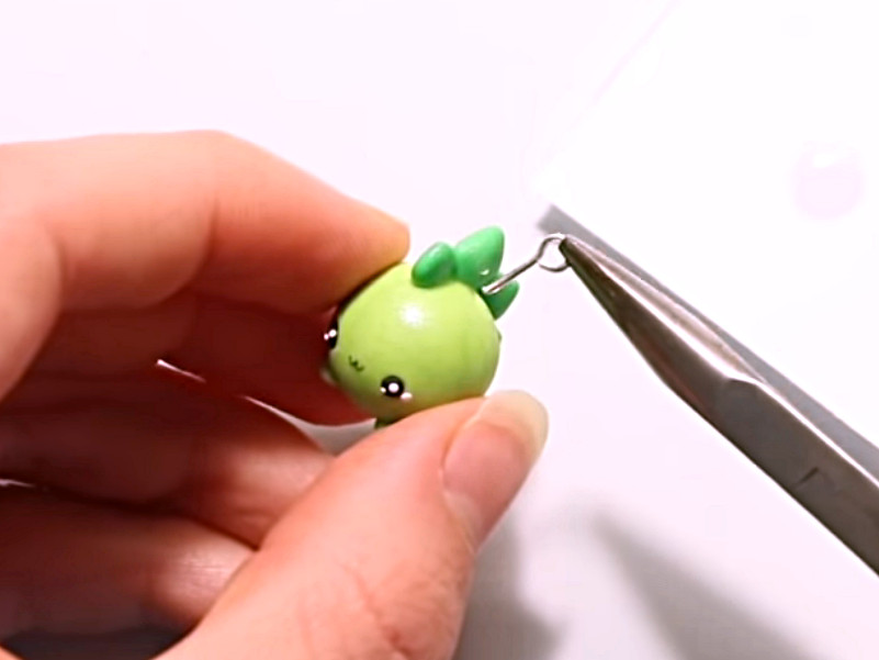Insertion du crochet en métal