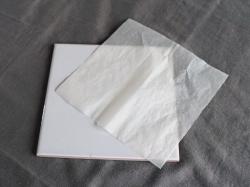 Utiliser un carreau de faïence recouvert de papier sulfurisé