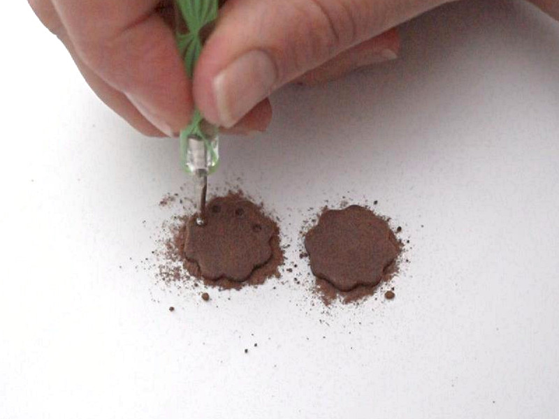 Empreintes réalisées avec un dotting-tool