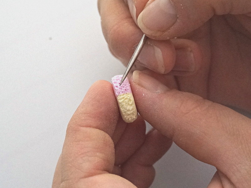 Texturage du disque fimo avec un pic métallique