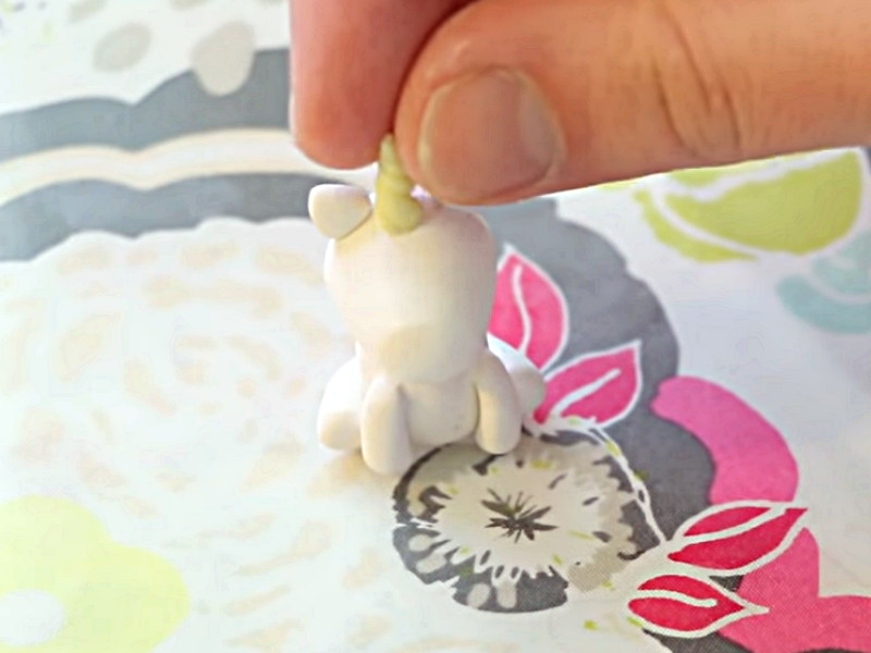 Montage de la corne de la licorne kawai