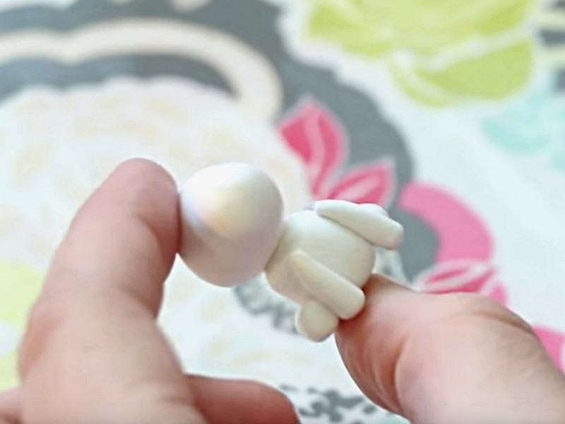 Pattes avant fixées sur le corps de la licorne