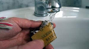 Nettoyage de traces sur Fimo cuite avec du papier de carrossier