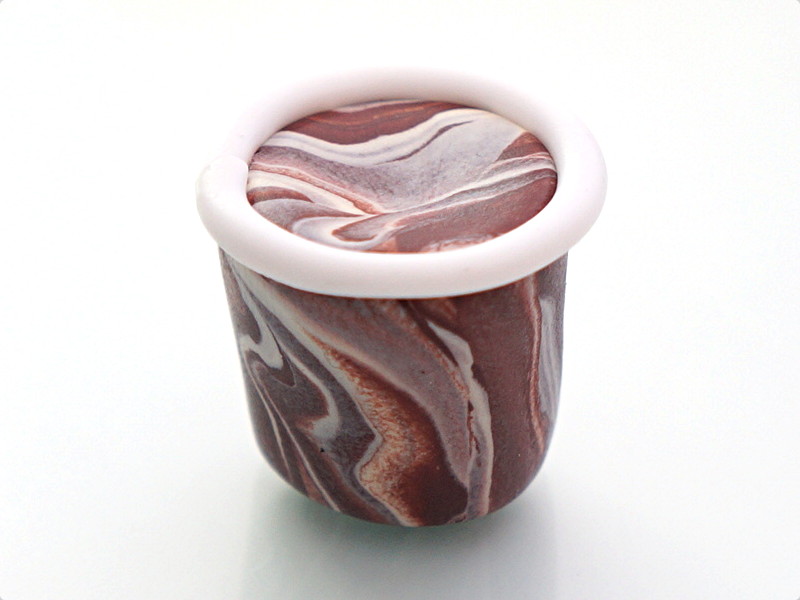 Boudin fimo enroulé autour du pot de glace