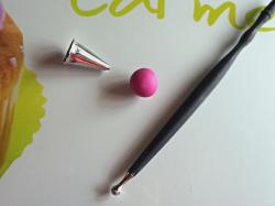 Boule de Fimo + quelques gouttes de Fimo liquide