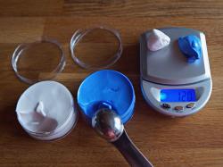 Le durcisseur de couleur blanche